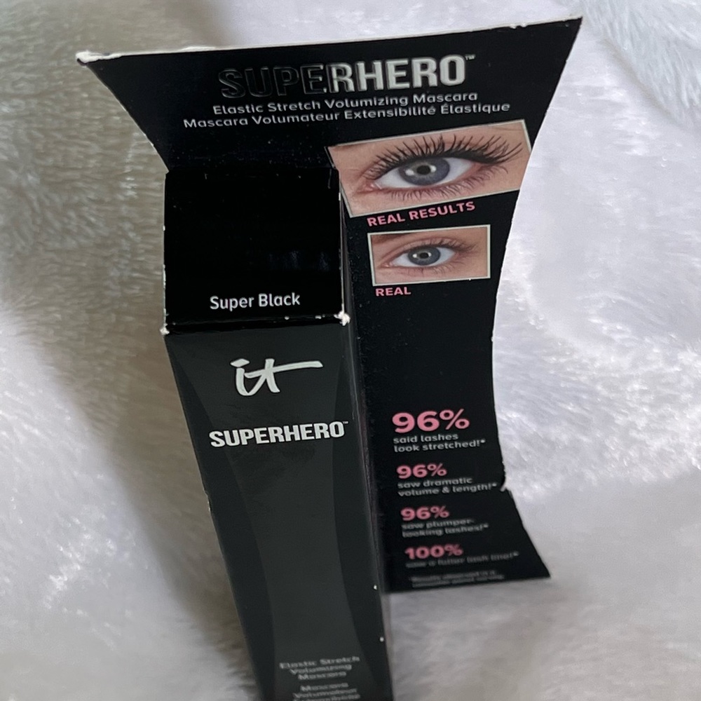 IT Superhero Elastic Stretch Volumizing Mascara - Color: Super Black. - Picture 5 of 7